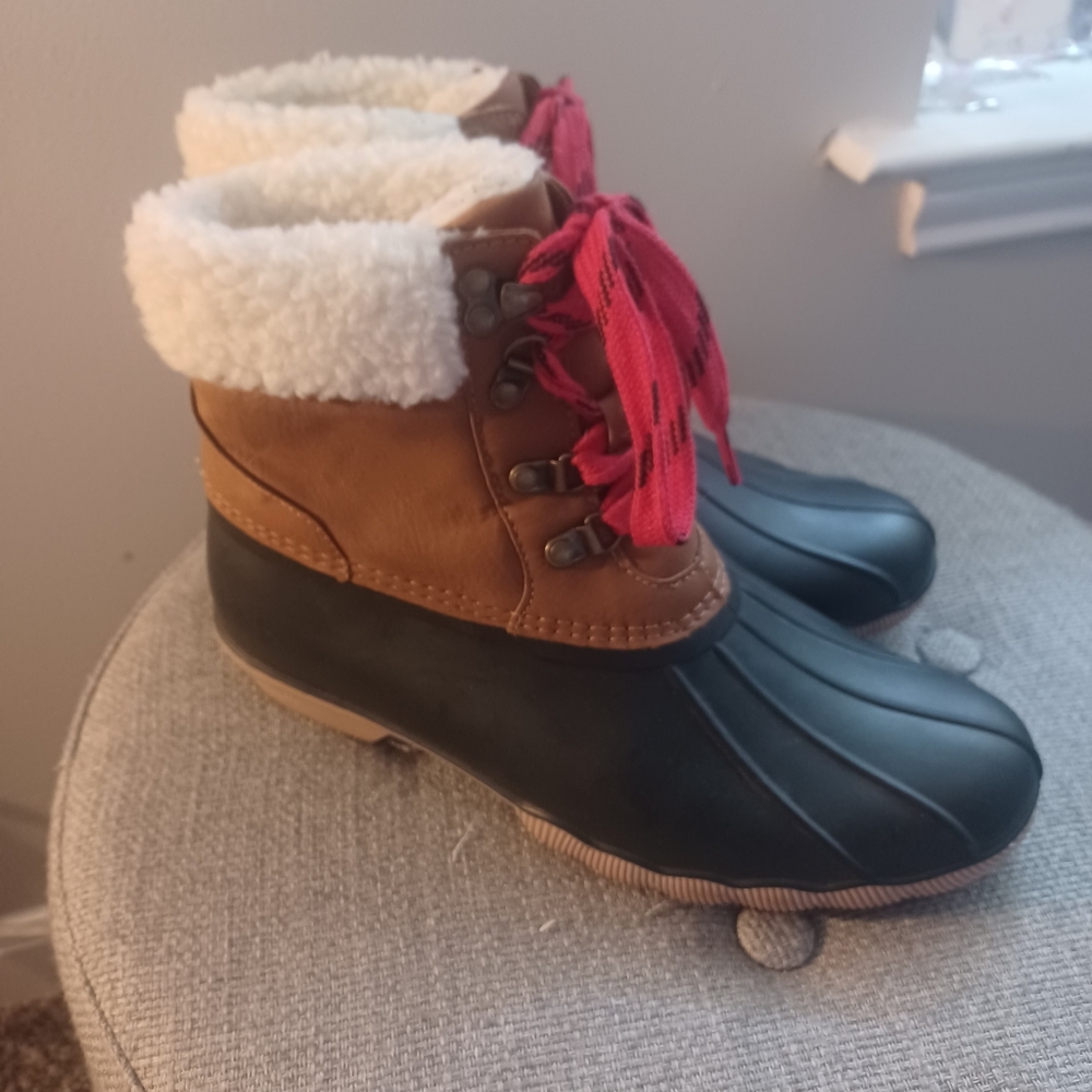 Magellan Outdoors Sherpa Collar Duck Boots wmns sz 10 /
